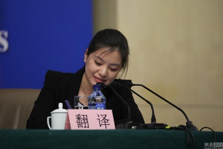 【轉(zhuǎn)載】美女翻譯張璐迷翻網(wǎng)友 5上總理記者會(huì)